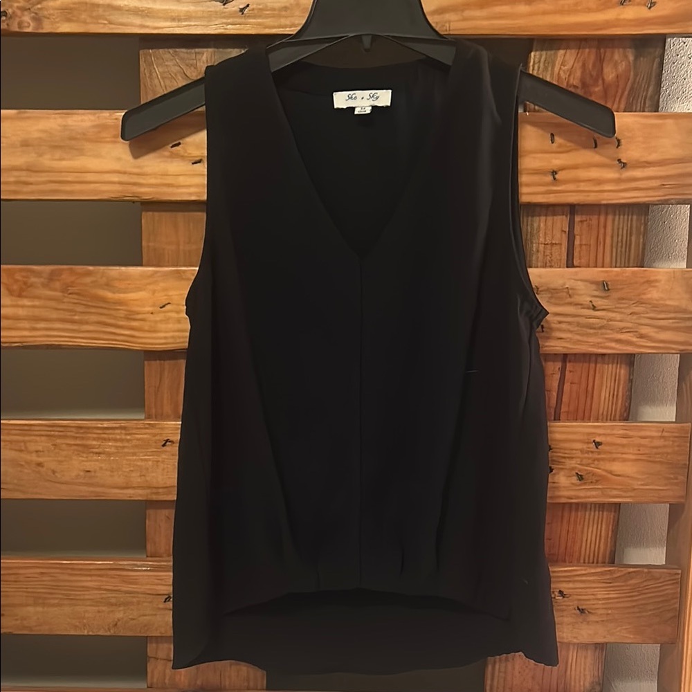 She + Sky Black Sleeveless Top